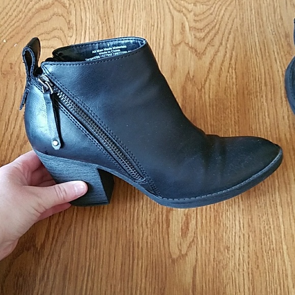 Shoes - Picture 3 of 4